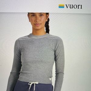 Vuori crop ribbed long sleeve shirt.